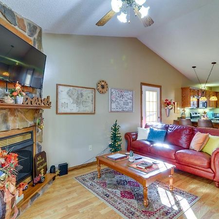 Burnside Resort Cabin With Hot Tub And Outdoor Spots! 外观 照片
