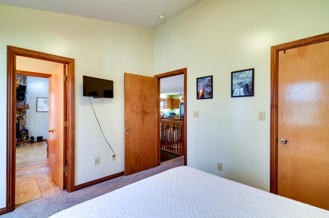 Burnside Resort Cabin With Hot Tub And Outdoor Spots! 外观 照片