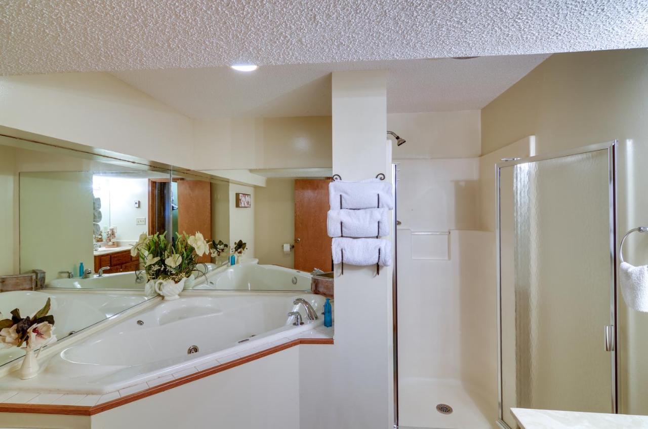 Burnside Resort Cabin With Hot Tub And Outdoor Spots! 外观 照片