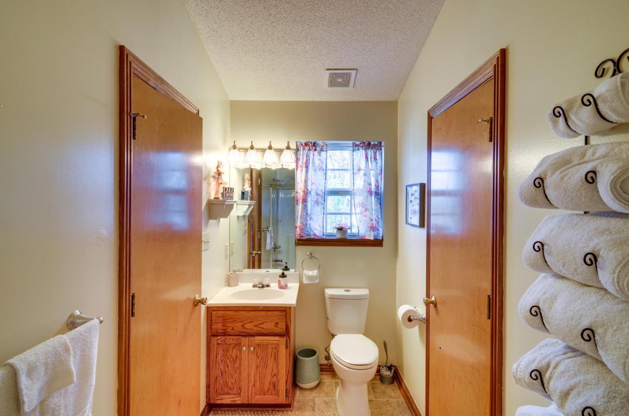 Burnside Resort Cabin With Hot Tub And Outdoor Spots! 外观 照片